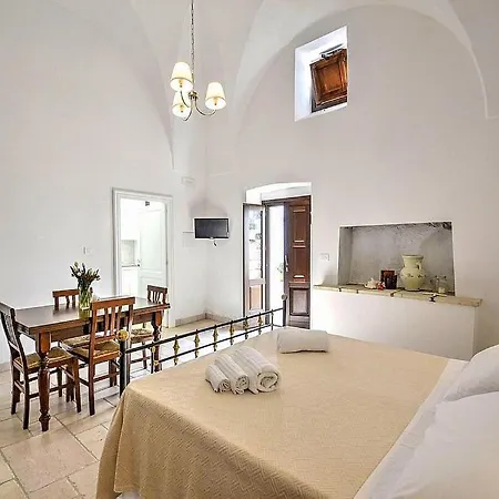 Sleeps 16 With Pool And Air Con Racale