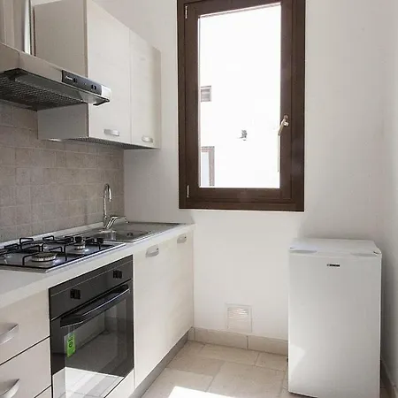Sleeps 16 With Pool And Air Con