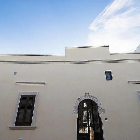 Sleeps 16 With Pool And Air Con