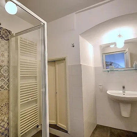 Sleeps 16 With Pool And Air Con