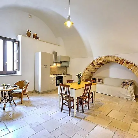 Sleeps 16 With Pool And Air Con Racale