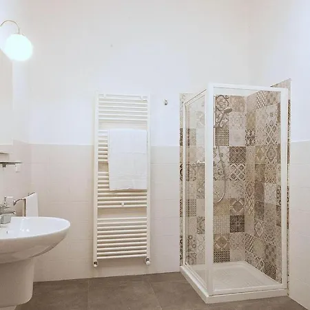 Sleeps 16 With Pool And Air Con