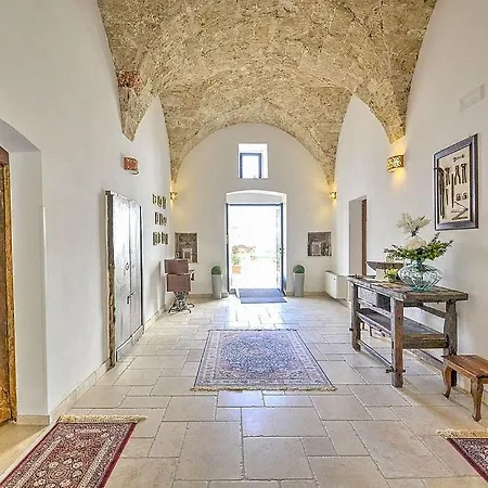 Sleeps 16 With Pool And Air Con