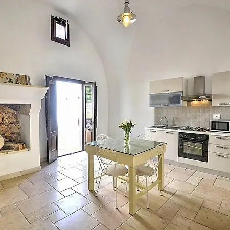 Sleeps 16 With Pool And Air Con